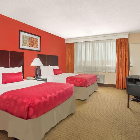 Ramada Plaza By Wyndham Fayetteville Fort Bragg Area Luaran gambar
