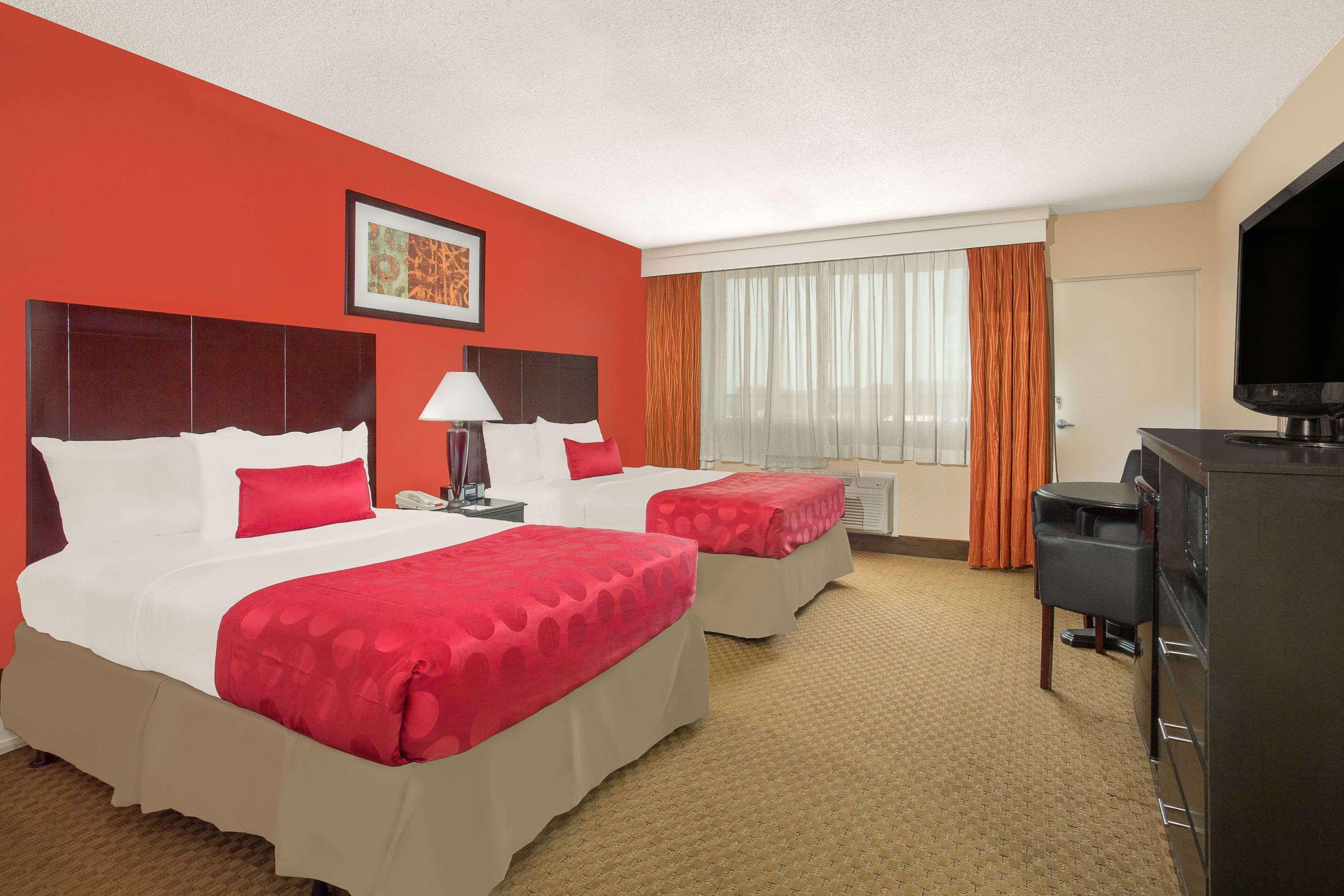 Ramada Plaza By Wyndham Fayetteville Fort Bragg Area Luaran gambar