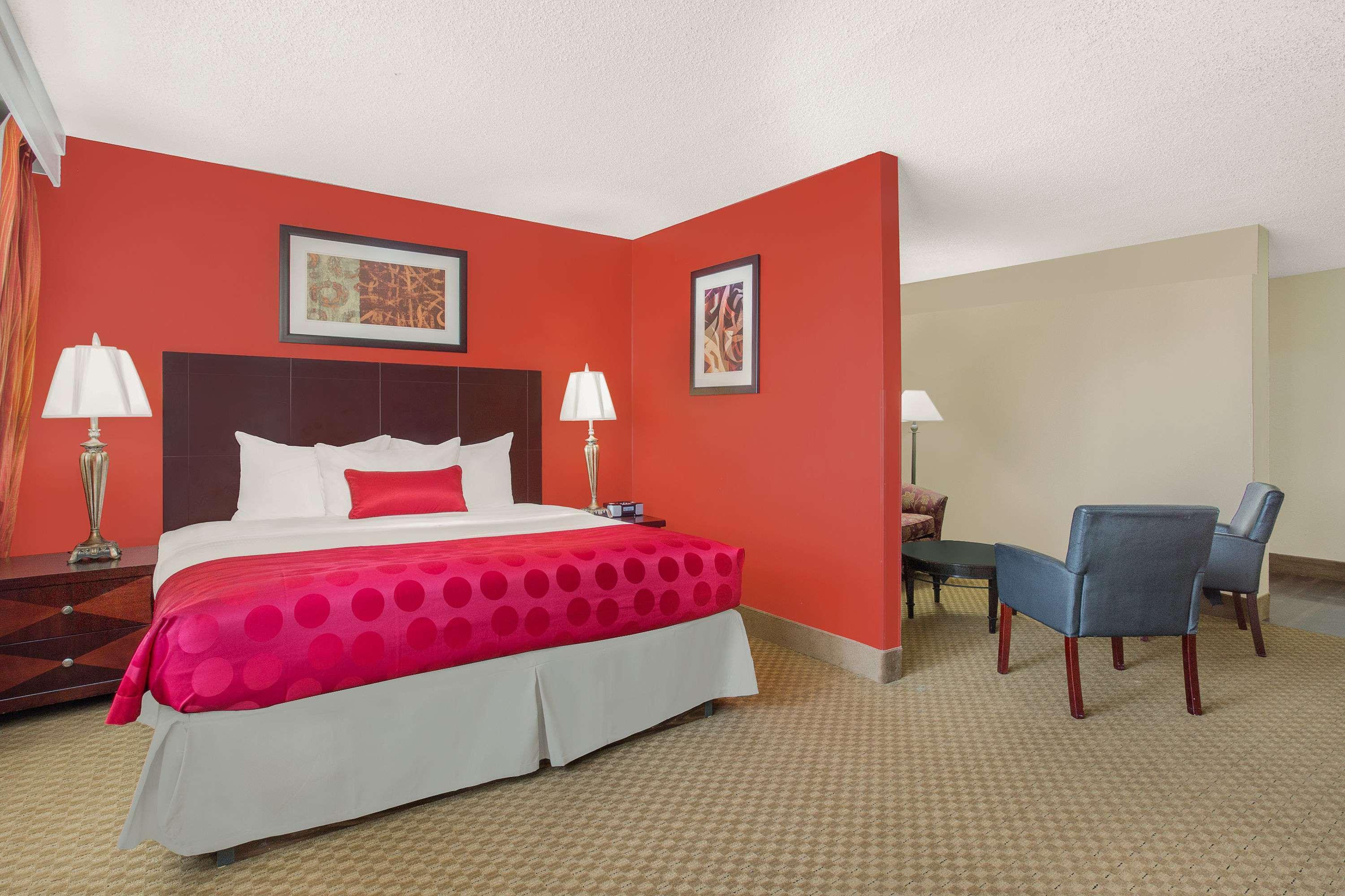 Ramada Plaza By Wyndham Fayetteville Fort Bragg Area Luaran gambar