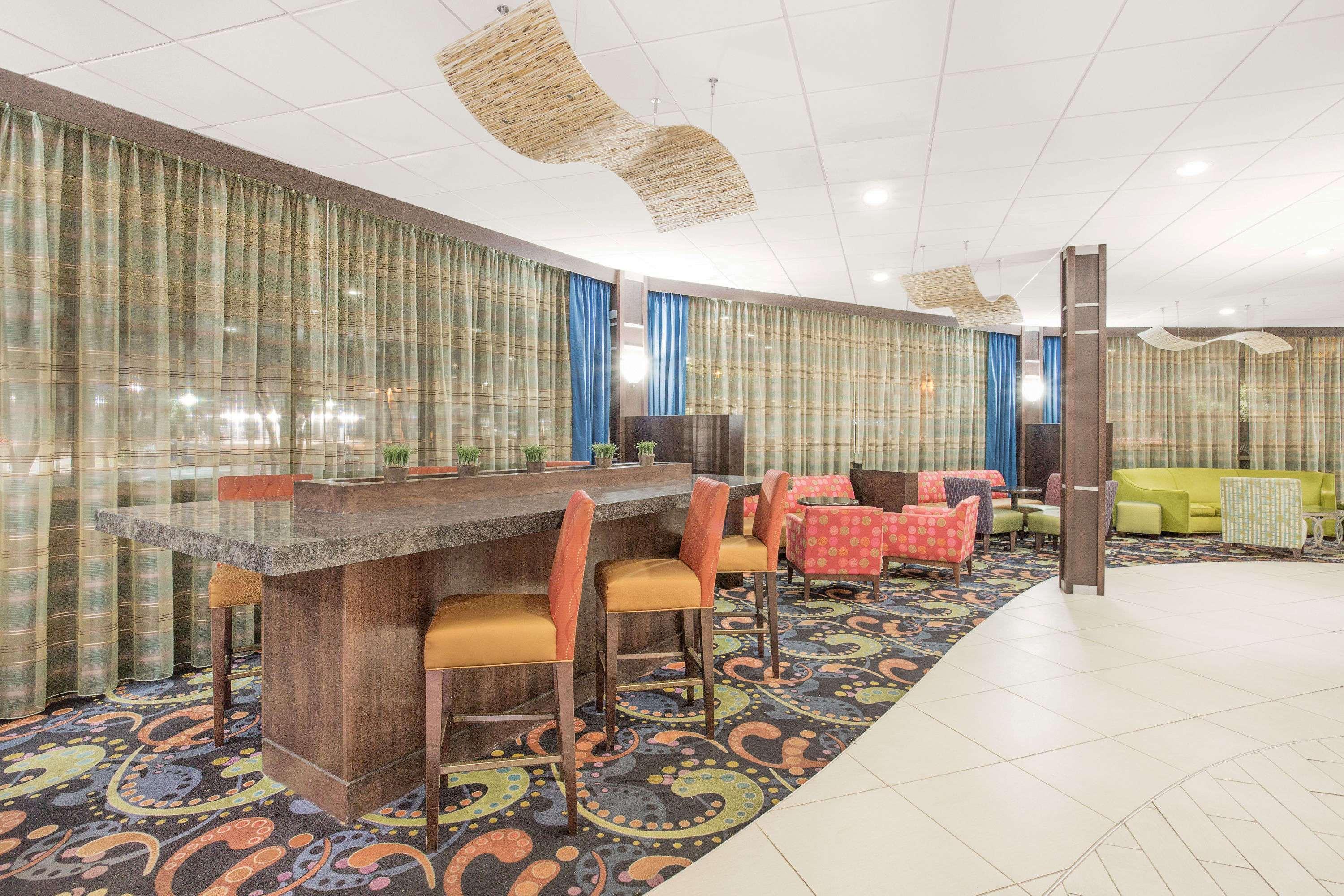 Ramada Plaza By Wyndham Fayetteville Fort Bragg Area Luaran gambar