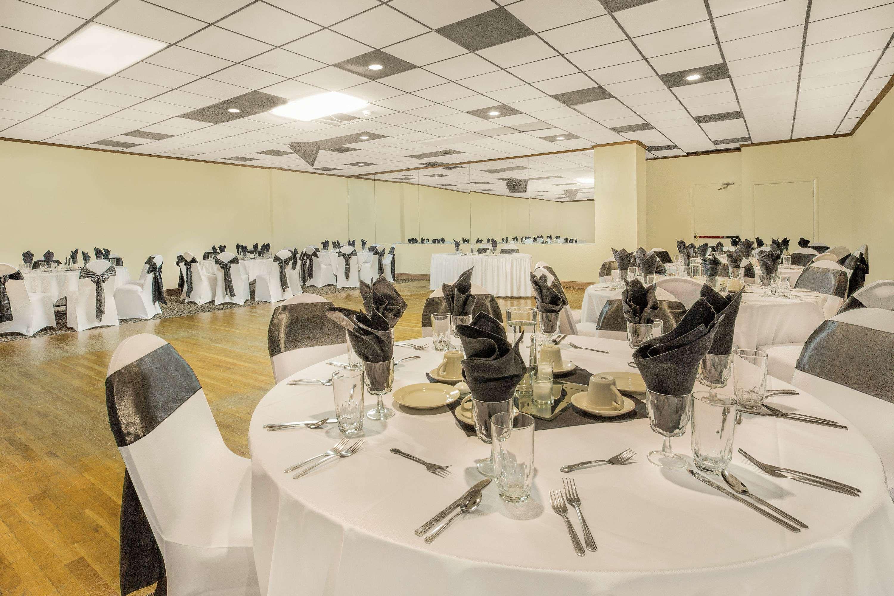 Ramada Plaza By Wyndham Fayetteville Fort Bragg Area Luaran gambar