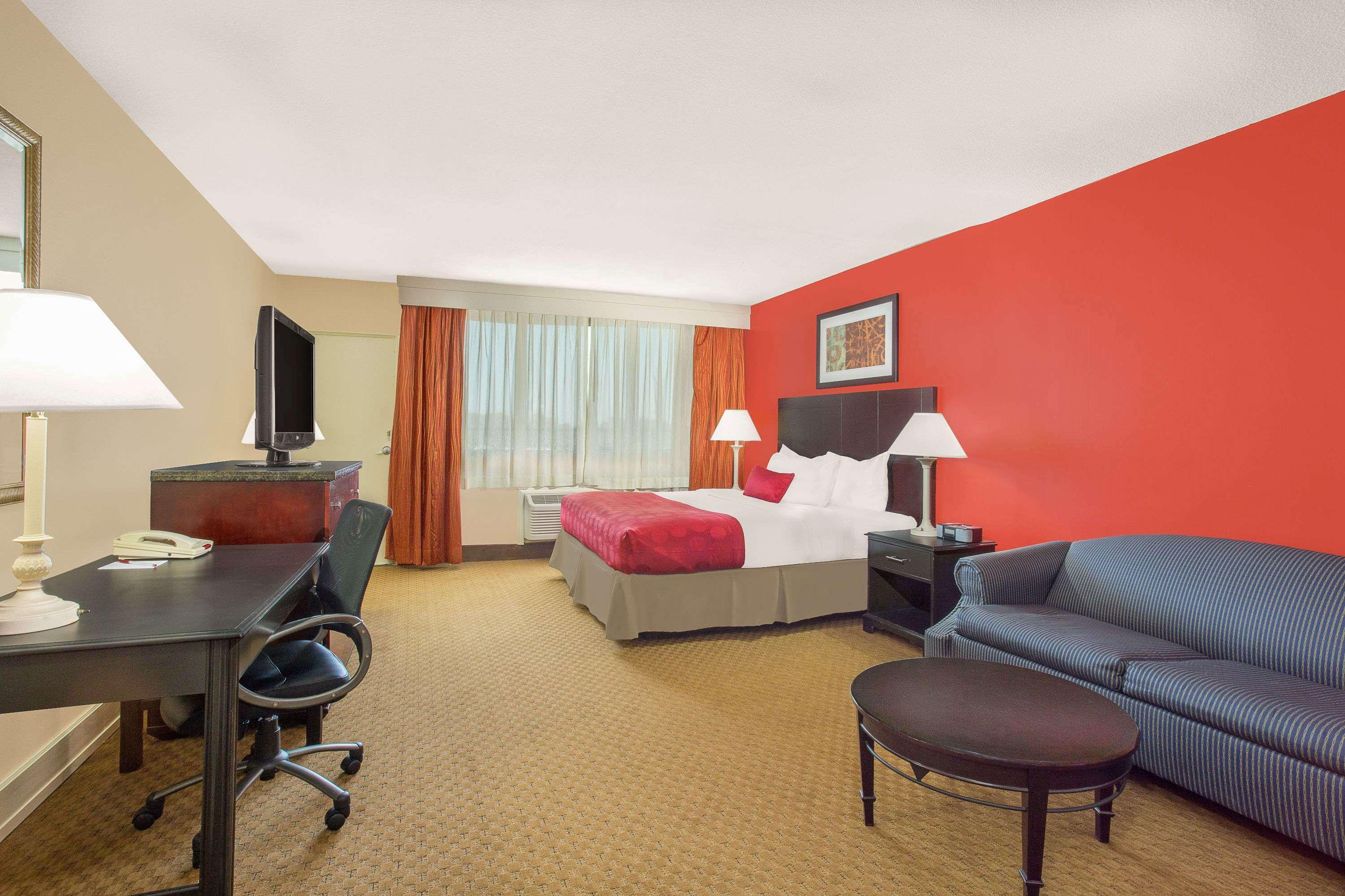 Ramada Plaza By Wyndham Fayetteville Fort Bragg Area Luaran gambar