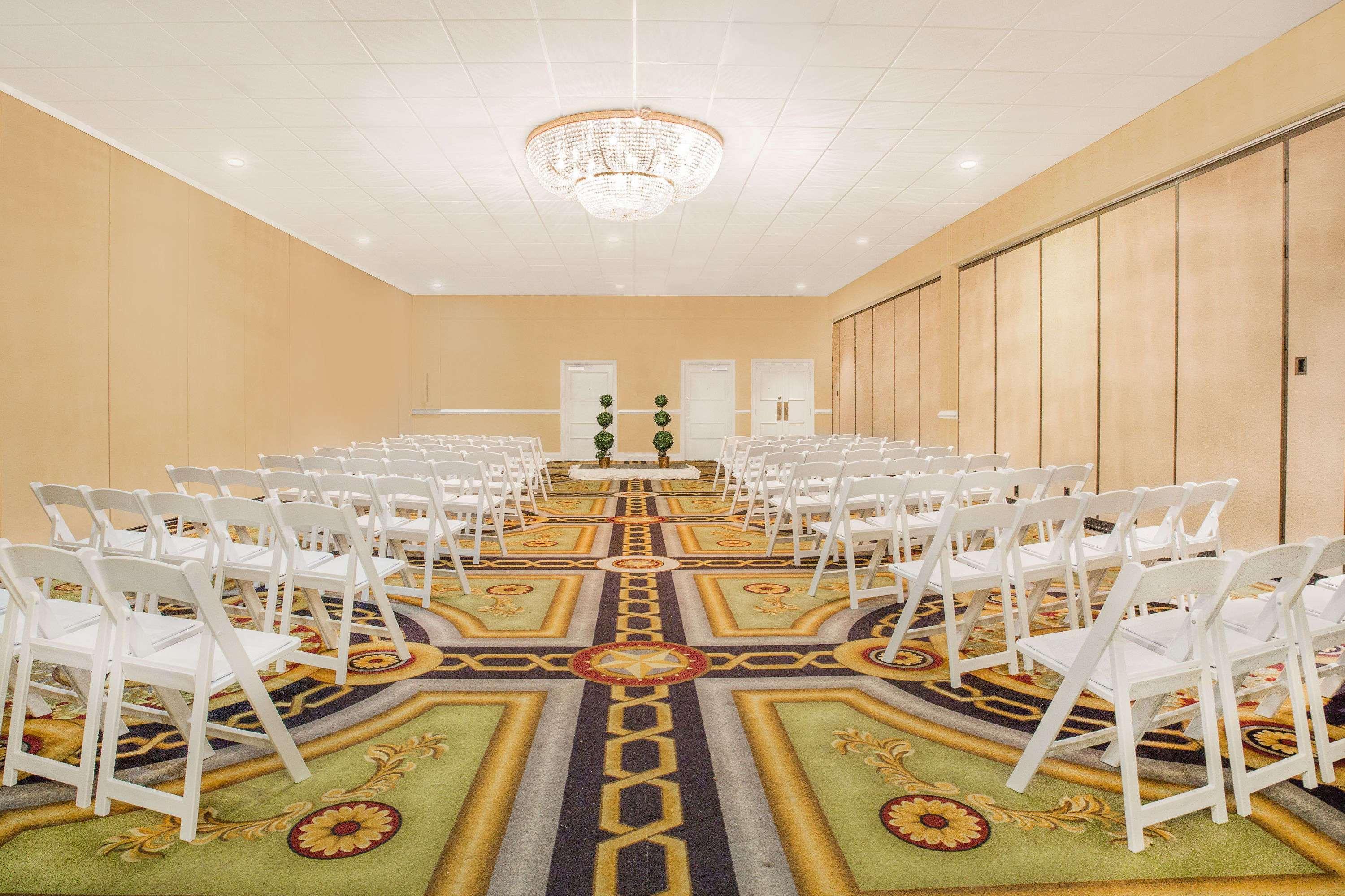 Ramada Plaza By Wyndham Fayetteville Fort Bragg Area Luaran gambar