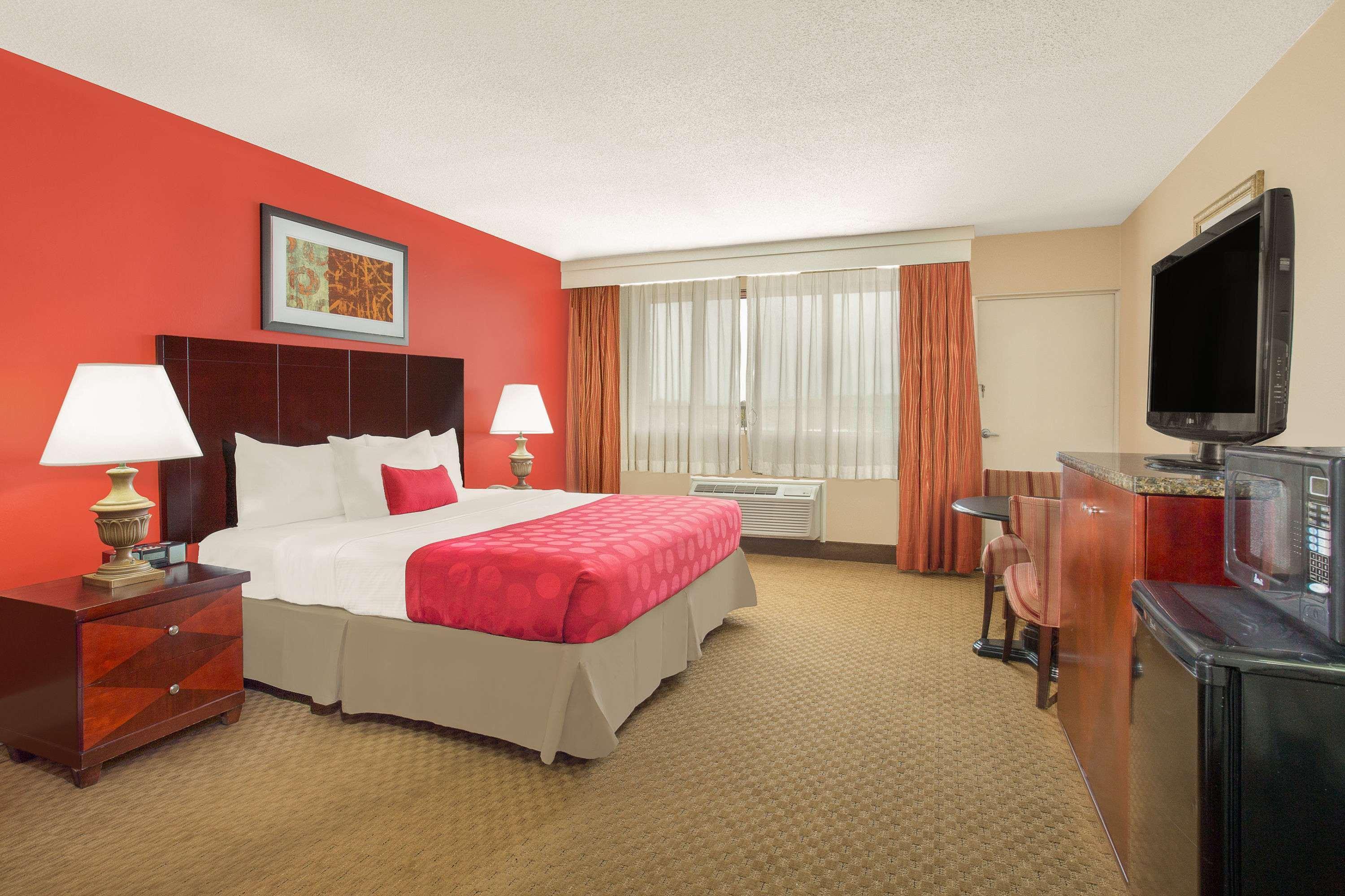 Ramada Plaza By Wyndham Fayetteville Fort Bragg Area Luaran gambar