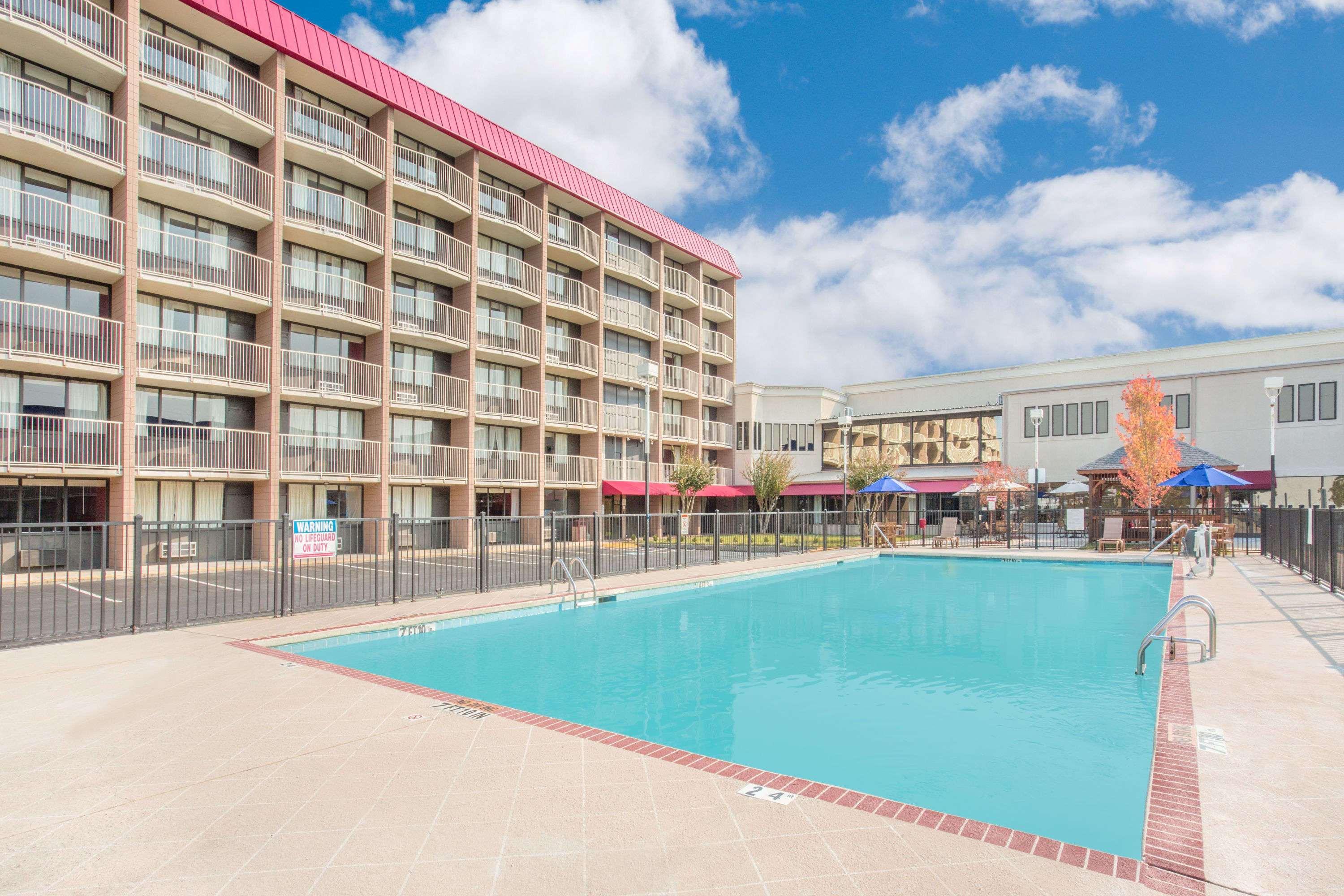 Ramada Plaza By Wyndham Fayetteville Fort Bragg Area Luaran gambar