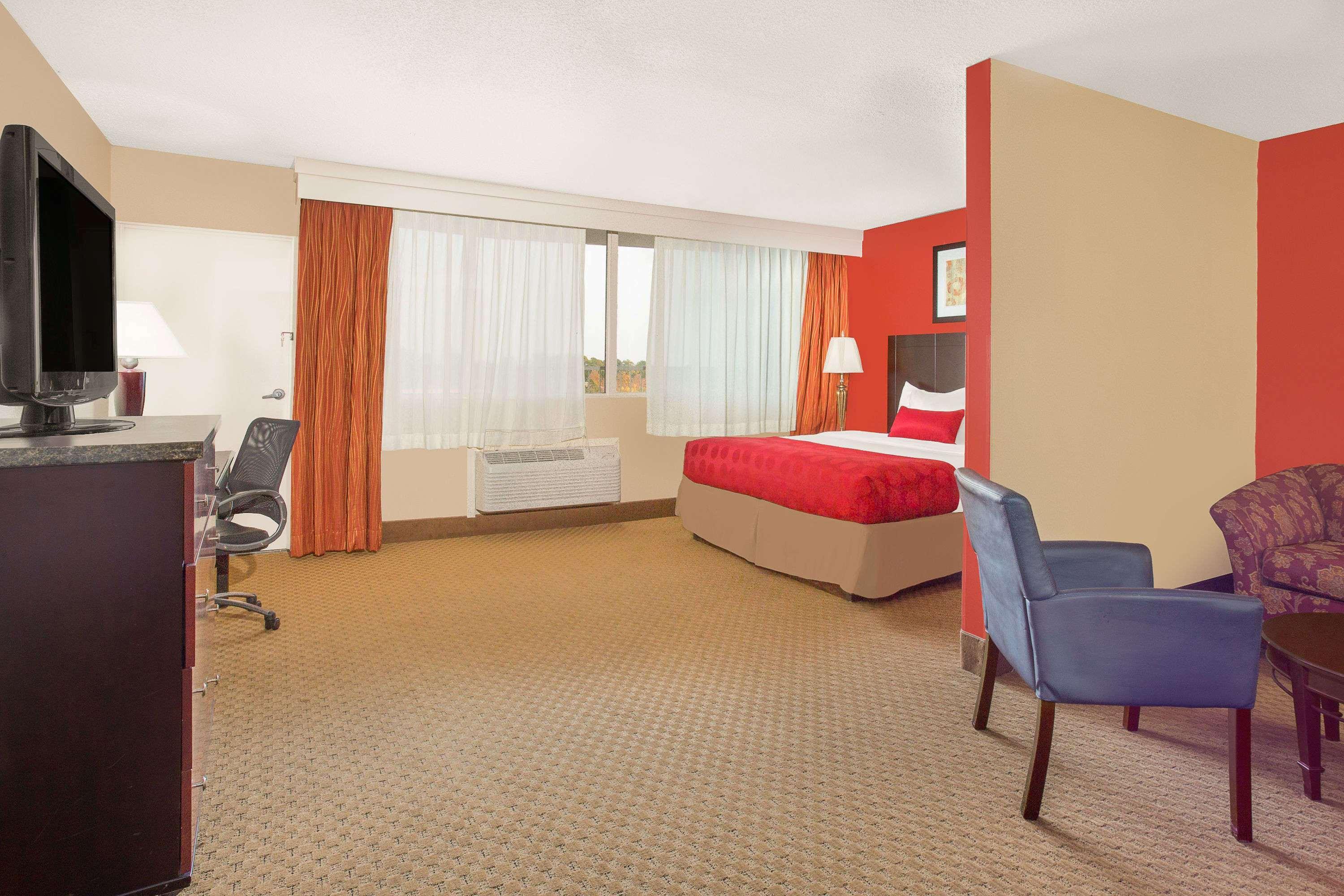 Ramada Plaza By Wyndham Fayetteville Fort Bragg Area Luaran gambar