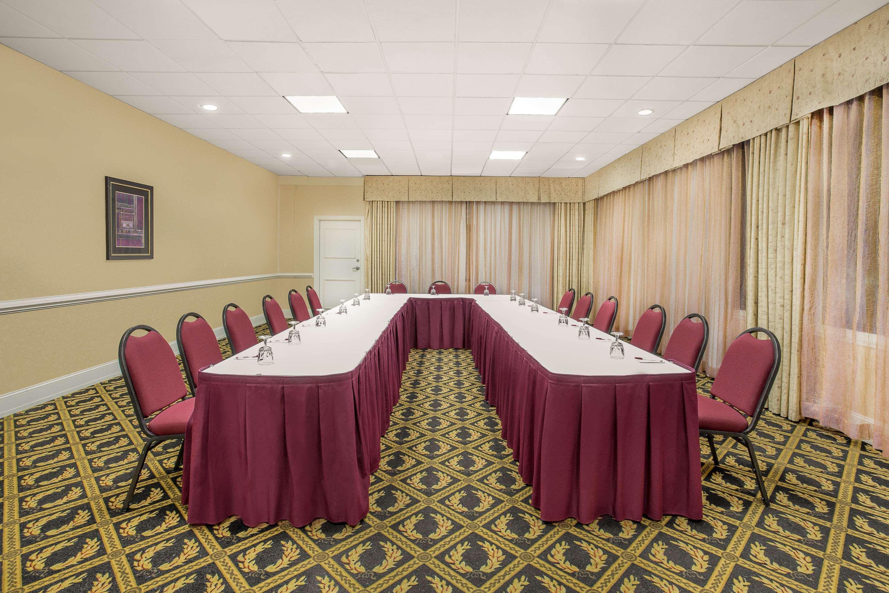 Ramada Plaza By Wyndham Fayetteville Fort Bragg Area Luaran gambar