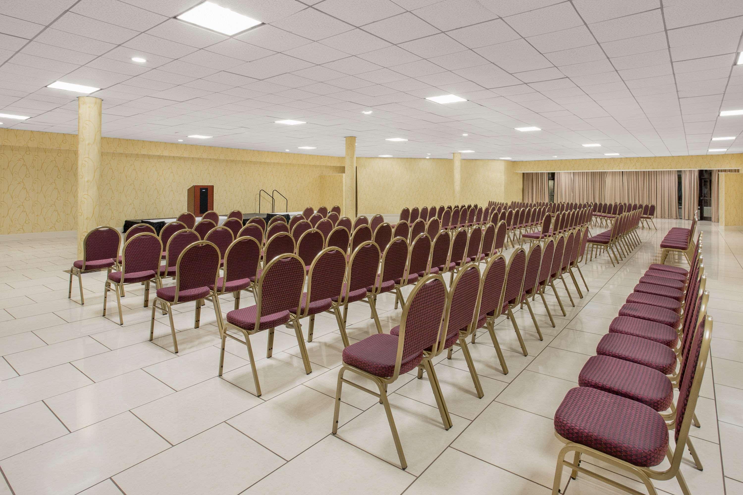 Ramada Plaza By Wyndham Fayetteville Fort Bragg Area Luaran gambar