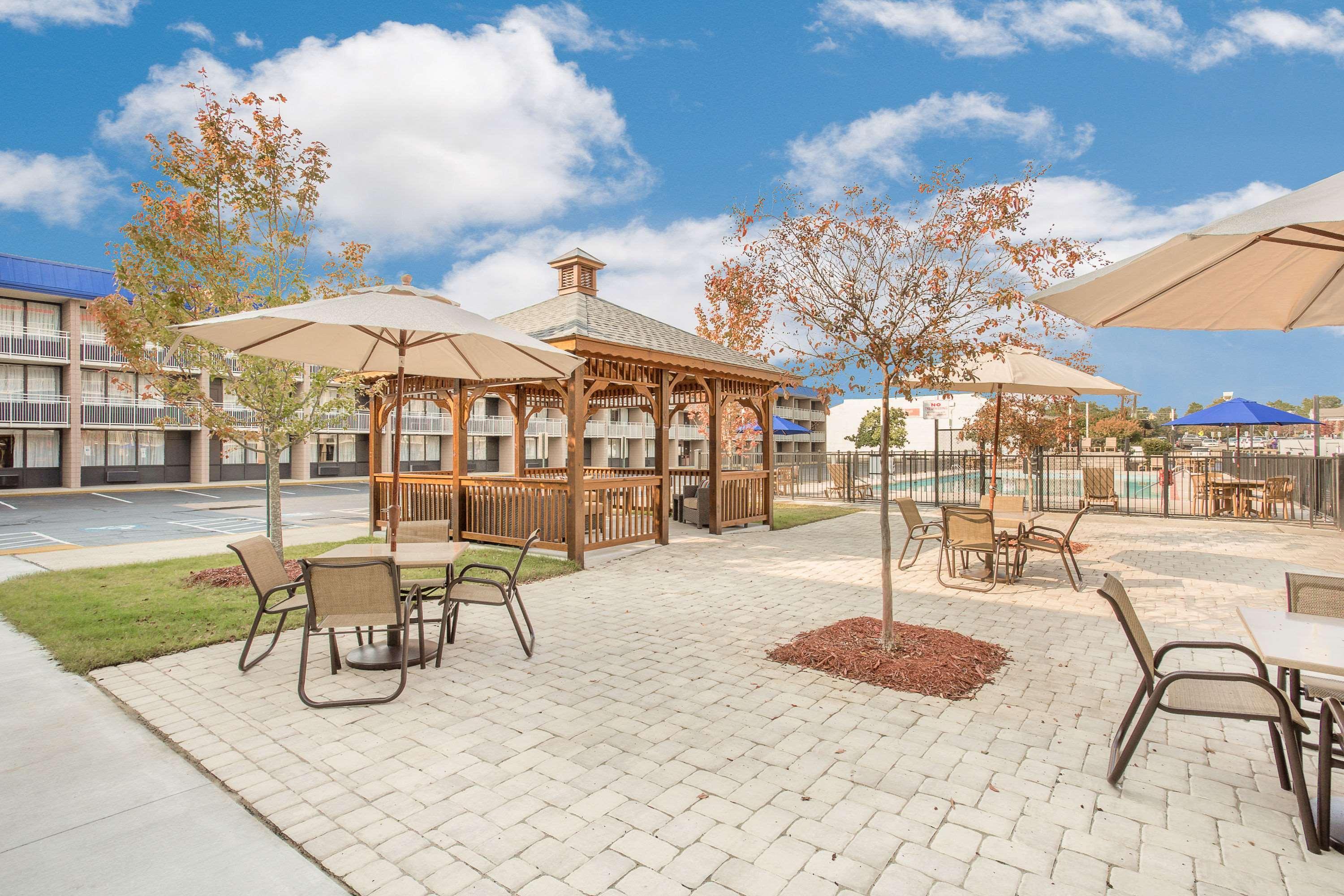 Ramada Plaza By Wyndham Fayetteville Fort Bragg Area Luaran gambar