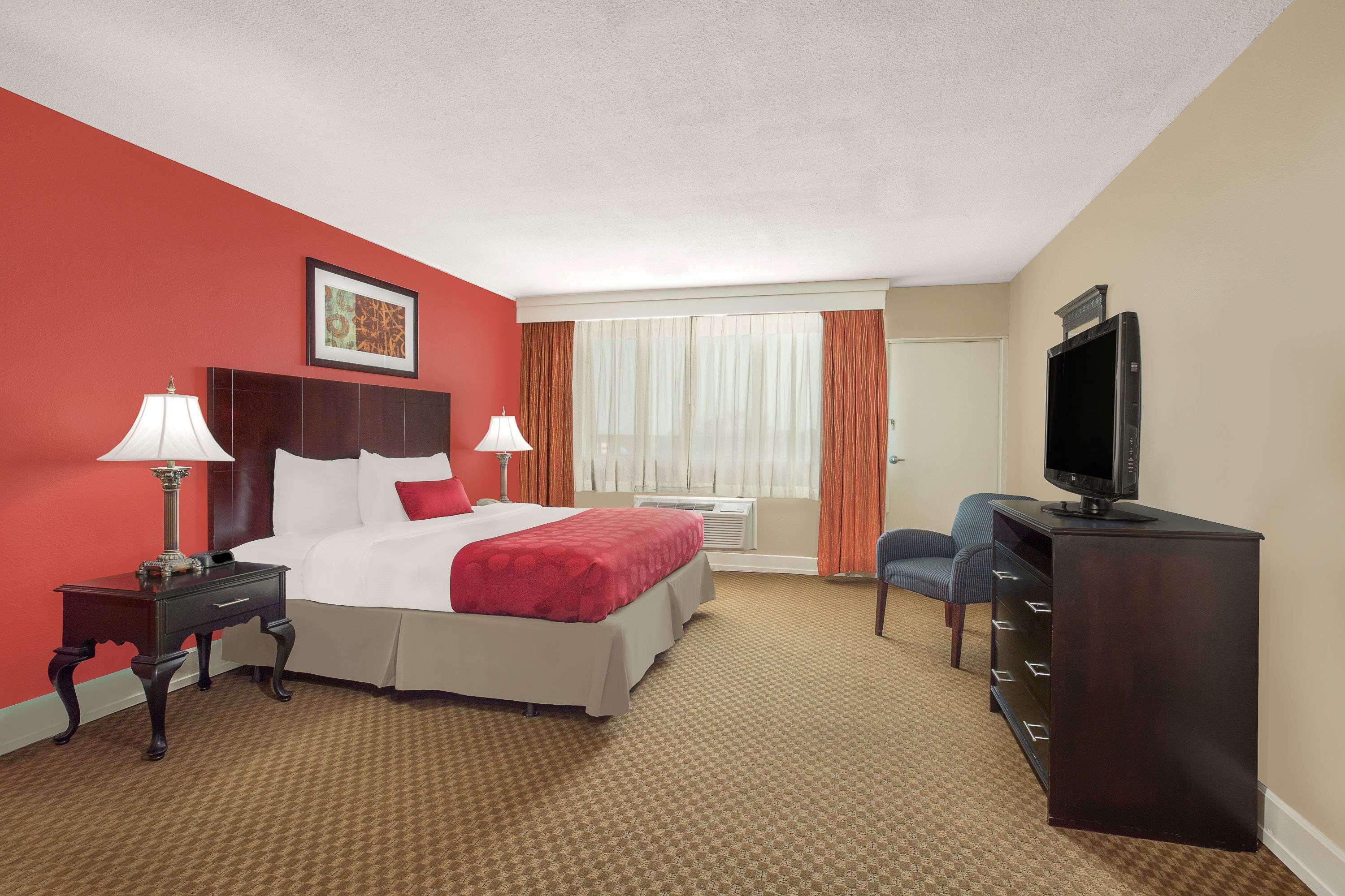 Ramada Plaza By Wyndham Fayetteville Fort Bragg Area Luaran gambar