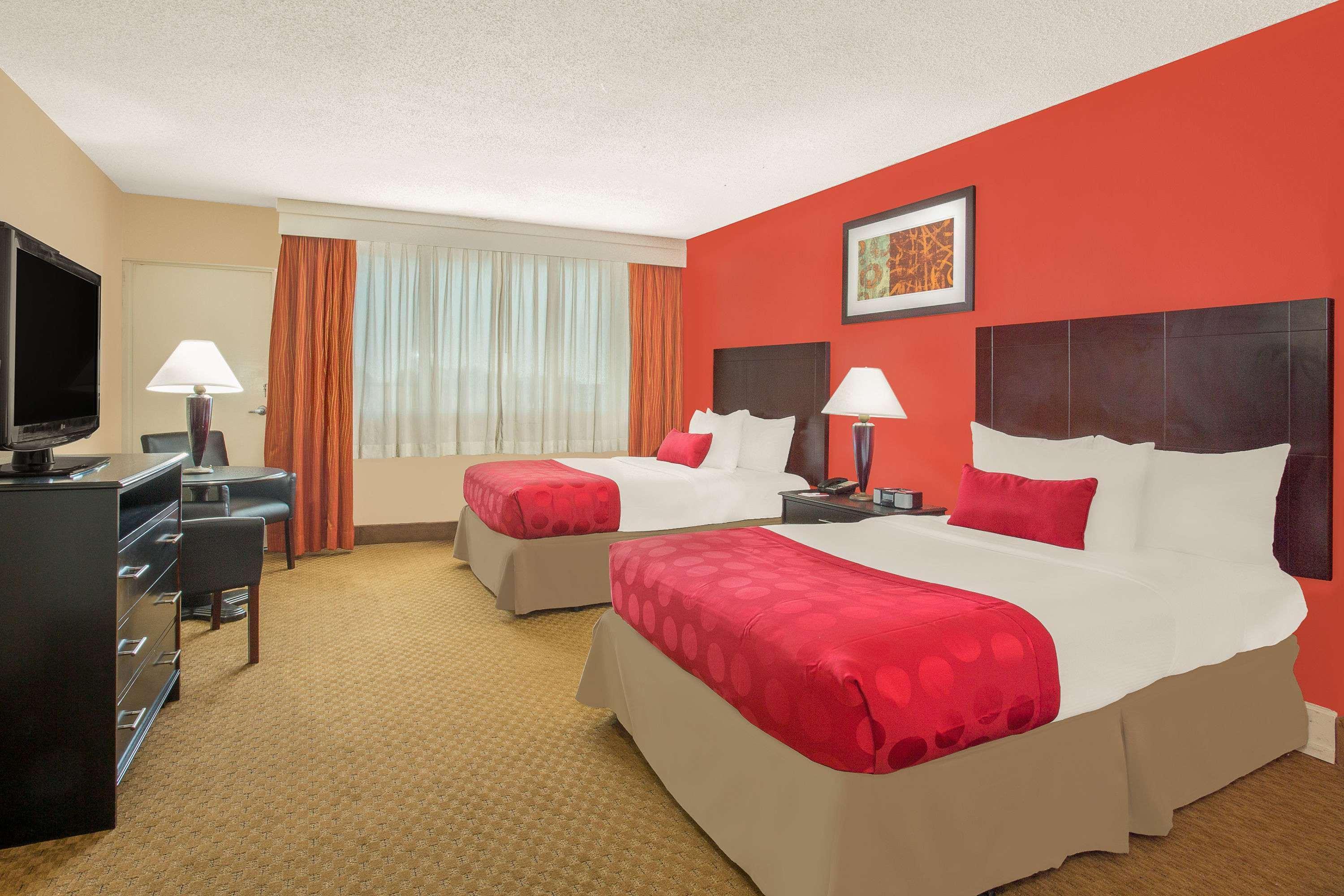 Ramada Plaza By Wyndham Fayetteville Fort Bragg Area Luaran gambar