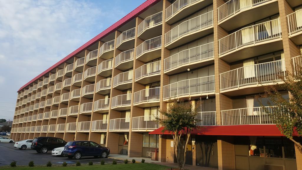 Ramada Plaza By Wyndham Fayetteville Fort Bragg Area Luaran gambar