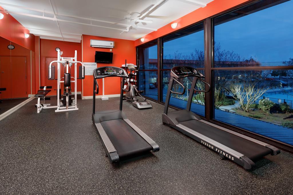 Ramada Plaza By Wyndham Fayetteville Fort Bragg Area Luaran gambar